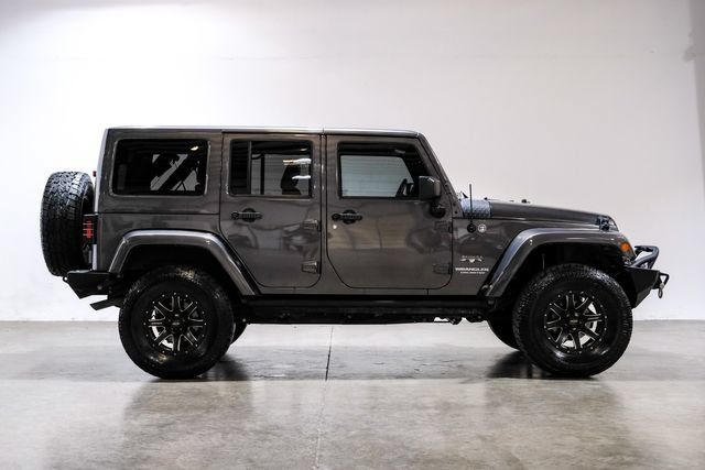 Used 2016 Jeep Wrangler Unlimited Sahara w/ Dual Top Group AWD/4WD image 8
