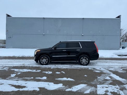 Used 2015 Cadillac Escalade Luxury image 4