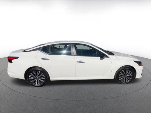 Used 2025 Nissan Altima 2.5 SV image 16