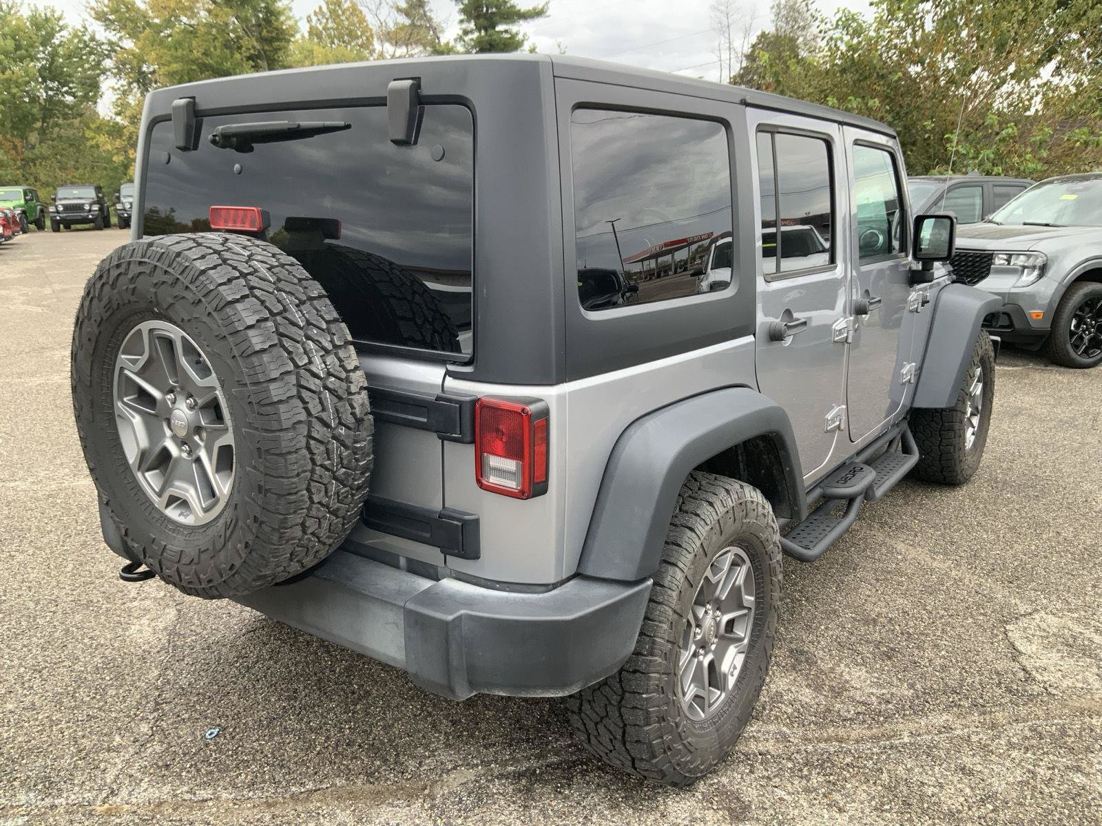 Used 2017 Jeep Wrangler Unlimited Rubicon w/ Cold Weather Group AWD/4WD image 11