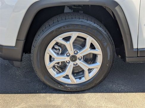 New 2026 Jeep Compass Latitude image 9