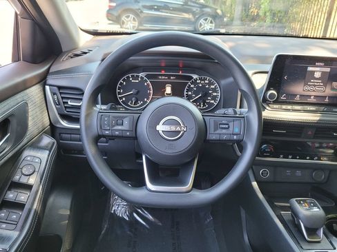 Used 2023 Nissan Rogue SV FWD image 17