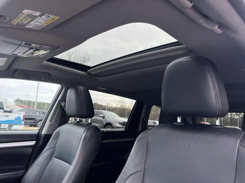 Used 2016 Toyota Highlander XLE image 16