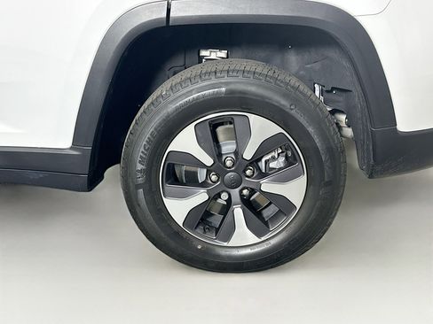 Used 2022 Jeep Grand Cherokee Limited 4xe image 11