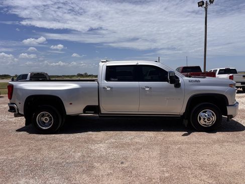 Used 2022 Chevrolet Silverado 3500 High Country w/ Technology Package AWD/4WD image 7