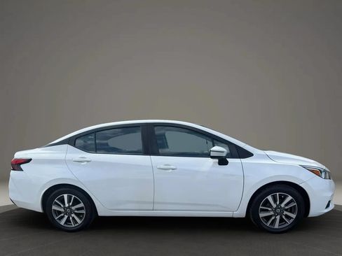 Used 2020 Nissan Versa SV FWD image 4
