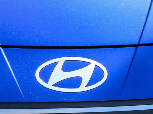 Used 2024 Hyundai Elantra SEL FWD image 4
