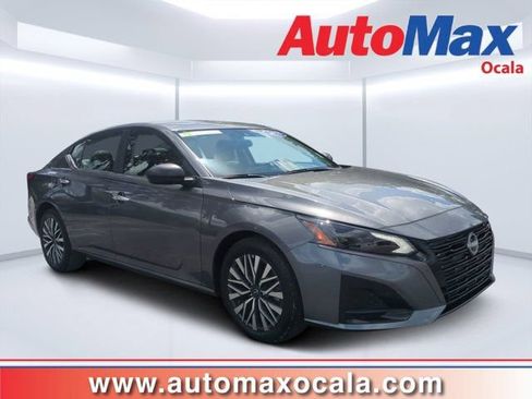 Used 2025 Nissan Altima 2.5 SV FWD image 1