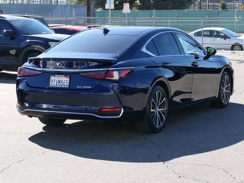 Used 2025 Lexus ES 300h w/ Premium Package image 4