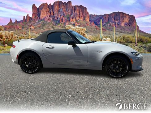 New 2026 MAZDA MX-5 Miata Club w/ Weather Package RWD image 9