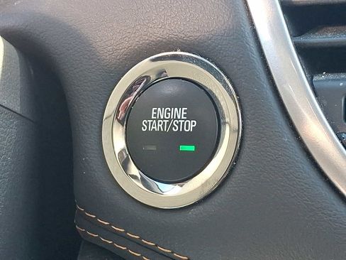 Used 2022 Chevrolet Trax LT w/ LT Convenience Package image 24