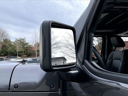 Certified 2022 Jeep Wrangler Unlimited Sahara image 28