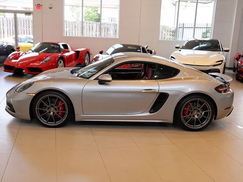 Used 2021 Porsche 718 Cayman GTS RWD image 3