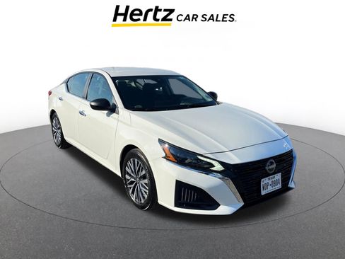 Used 2025 Nissan Altima 2.5 SV image 1