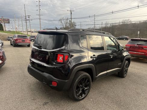 Used 2016 Jeep Renegade Latitude image 3