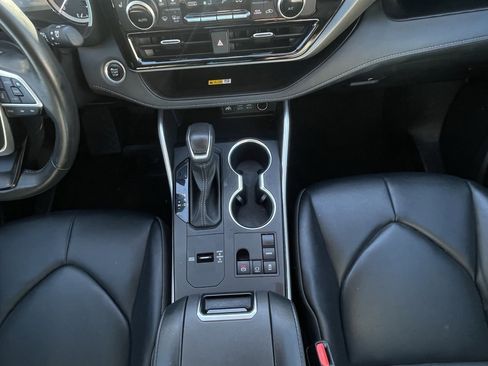 Used 2024 Toyota Highlander LE image 19