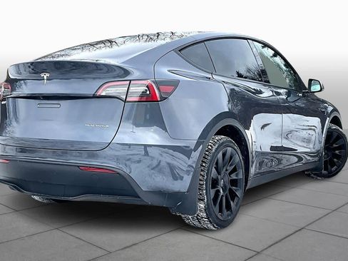 Used 2022 Tesla Model Y Long Range image 12