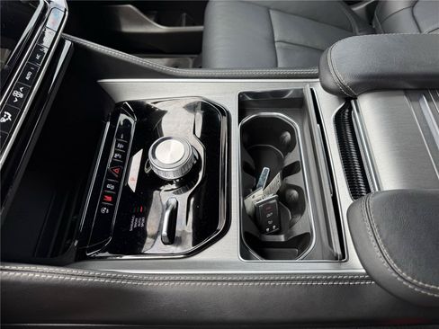 New 2025 Jeep Wagoneer L Series II AWD/4WD image 24