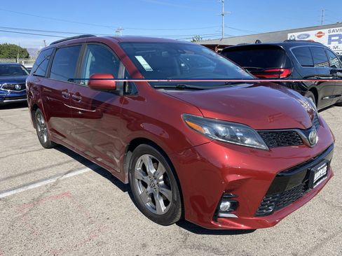Used 2020 Toyota Sienna SE Premium FWD image 7