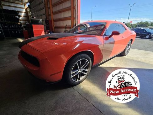 Used 2019 Dodge Challenger SXT AWD/4WD image 1