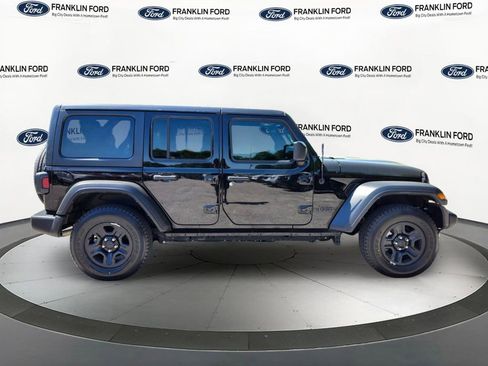 Used 2022 Jeep Wrangler Unlimited Sport AWD/4WD image 6
