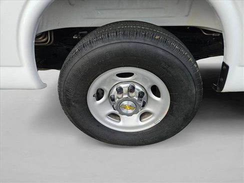 Used 2025 Chevrolet Express 2500 LT w/ LT Preferred Equipment Group RWD image 9