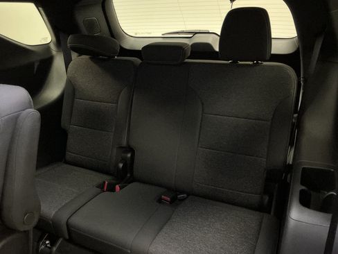 Used 2025 Chevrolet Traverse LT w/ Driver Confidence Package FWD image 21