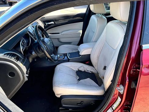 Used 2019 Chrysler 300 Limited image 7