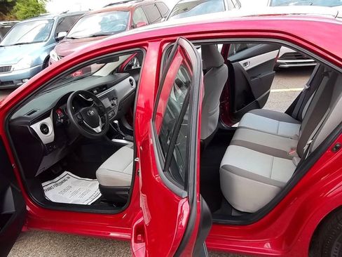 Used 2018 Toyota Corolla LE w/ Carpet Mat Package (TMS) FWD image 3