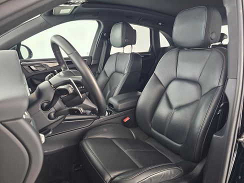 Used 2023 Porsche Macan AWD/4WD image 21