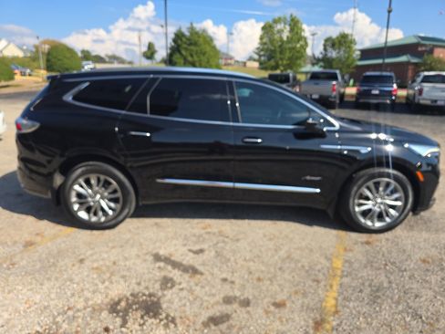 Used 2023 Buick Enclave Avenir w/ Avenir Technology Package image 4