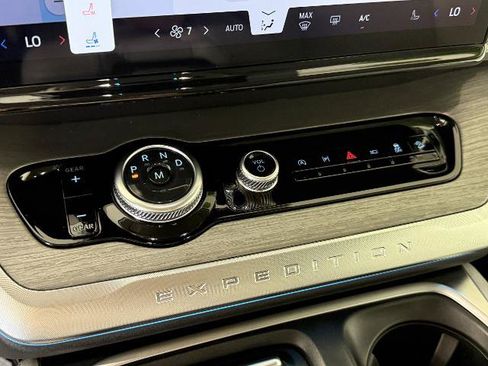 Certified 2025 Ford Expedition Platinum AWD/4WD image 23