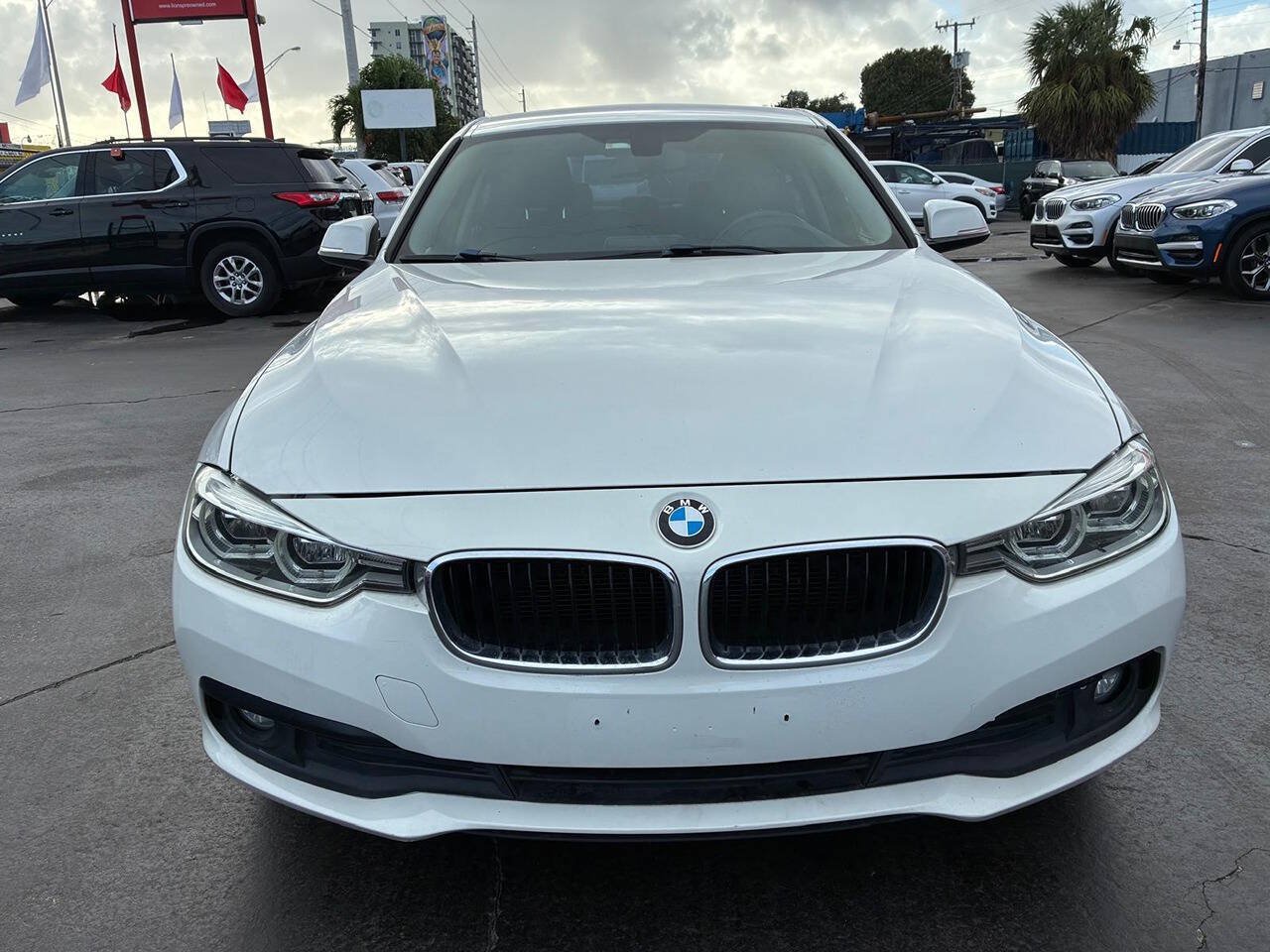 Used 2018 BMW 320i Sedan RWD image 1