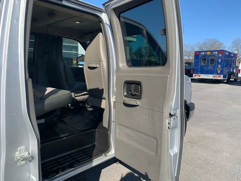 Used 2016 Chevrolet Express 3500 LT w/ LT Preferred Equipment Group image 25