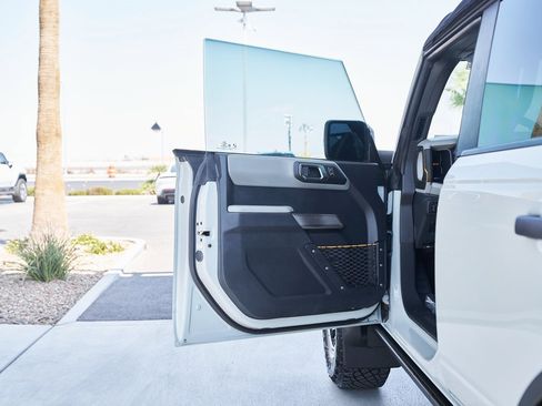 Used 2022 Ford Bronco Badlands image 17