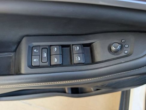 Used 2023 Jeep Grand Cherokee Limited w/ Black Appearance Package AWD/4WD image 20