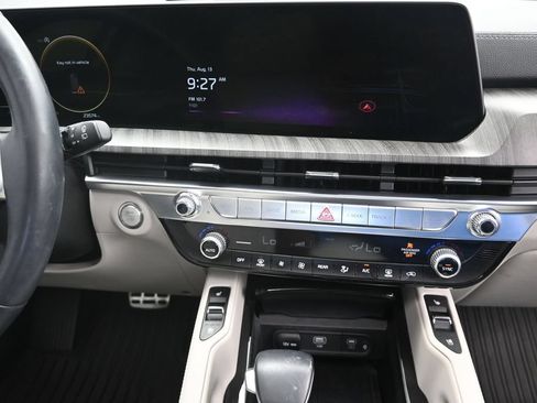 Used 2024 Kia Telluride SX w/ Towing Package FWD image 28