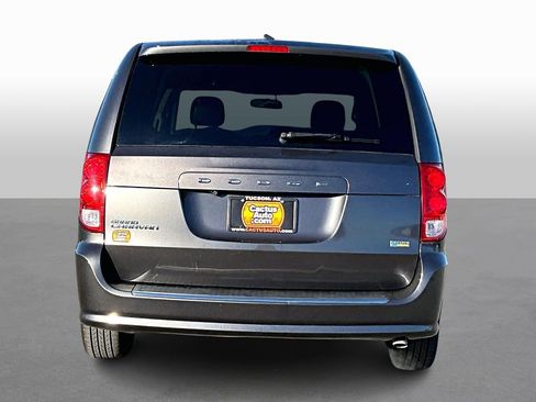 Used 2018 Dodge Grand Caravan SE w/ UConnect Hands-Free Group image 4