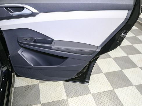 Used 2025 Volkswagen Taos SEL image 23