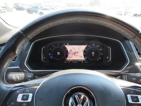 Used 2019 Volkswagen Tiguan SEL Premium R-Line FWD image 32