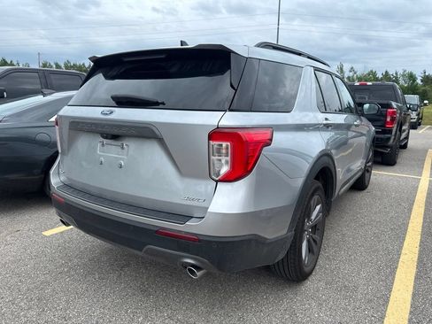 Used 2024 Ford Explorer XLT w/ Equipment Group 202A AWD/4WD image 8