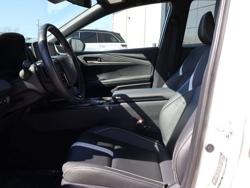 Used 2025 Toyota Camry SE image 22