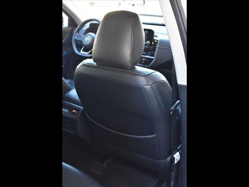 Used 2022 Nissan Pathfinder SV image 29