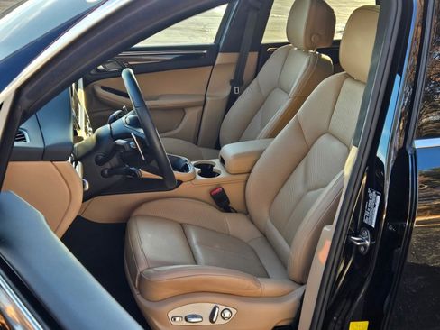 Used 2025 Porsche Macan image 5