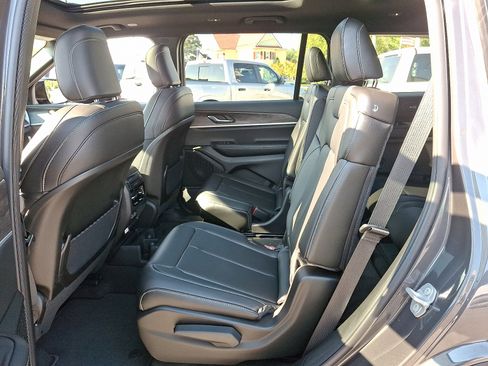 New 2025 Jeep Grand Cherokee L Limited w/ Black Appearance Package image 10