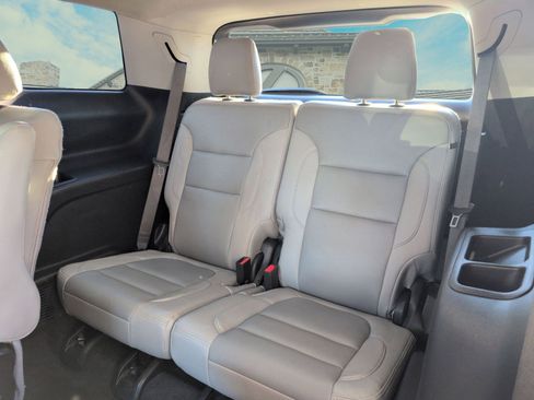 Used 2023 GMC Acadia SLE w/ Driver Convenience Package image 25