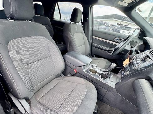 Used 2018 Ford Explorer XLT AWD/4WD image 17