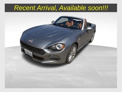 Used 2017 FIAT 124 Spider Lusso RWD image 1