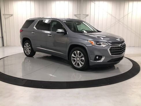 Used 2020 Chevrolet Traverse Premier image 2