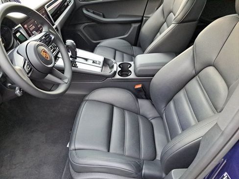 Certified 2025 Porsche Macan AWD/4WD image 22